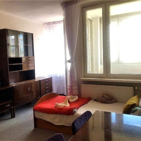 Comfortable 3 Bedroom Rental Unit With A Cozy Balcony In Center Varsóvia Exterior foto