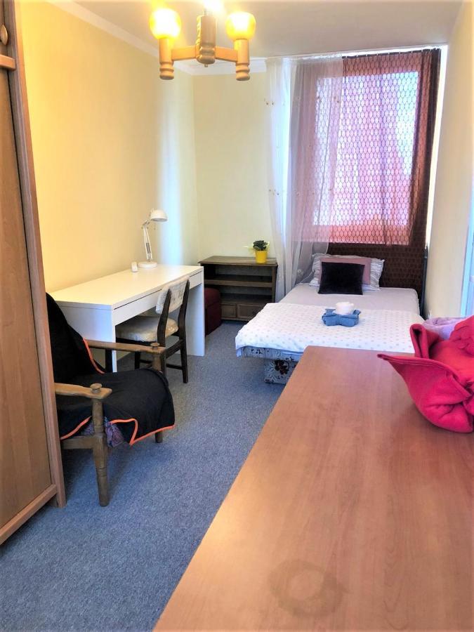 Comfortable 3 Bedroom Rental Unit With A Cozy Balcony In Center Varsóvia Exterior foto