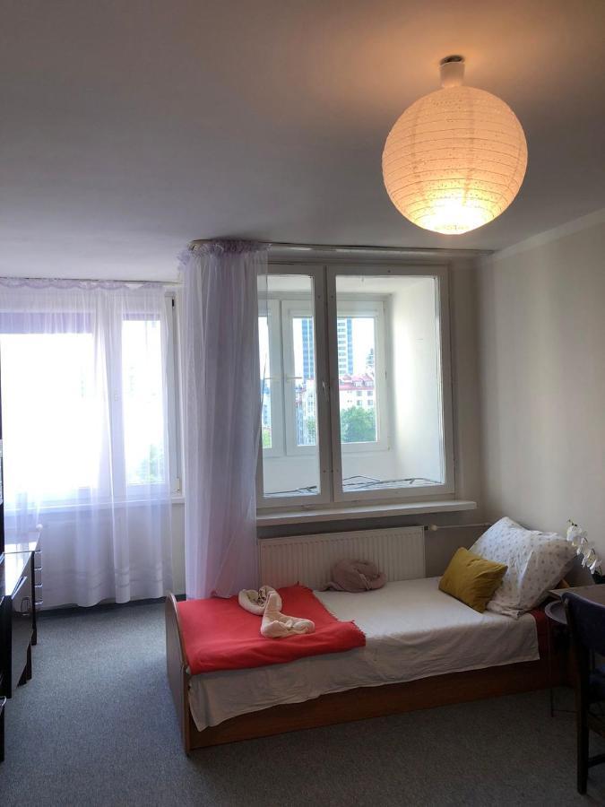 Comfortable 3 Bedroom Rental Unit With A Cozy Balcony In Center Varsóvia Exterior foto