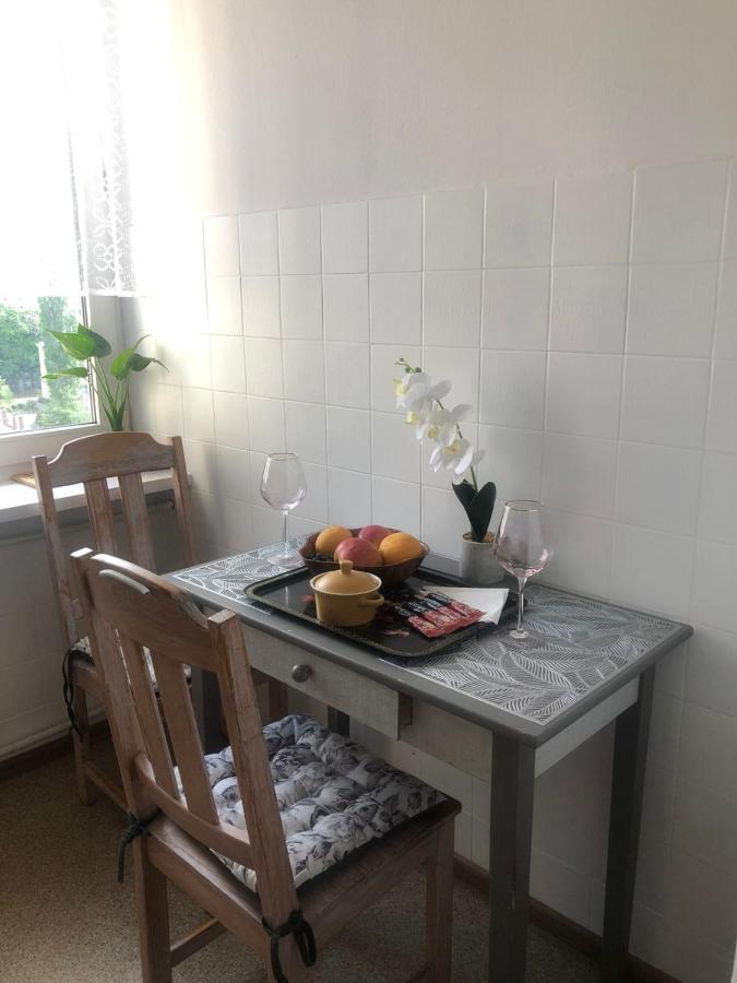 Comfortable 3 Bedroom Rental Unit With A Cozy Balcony In Center Varsóvia Exterior foto